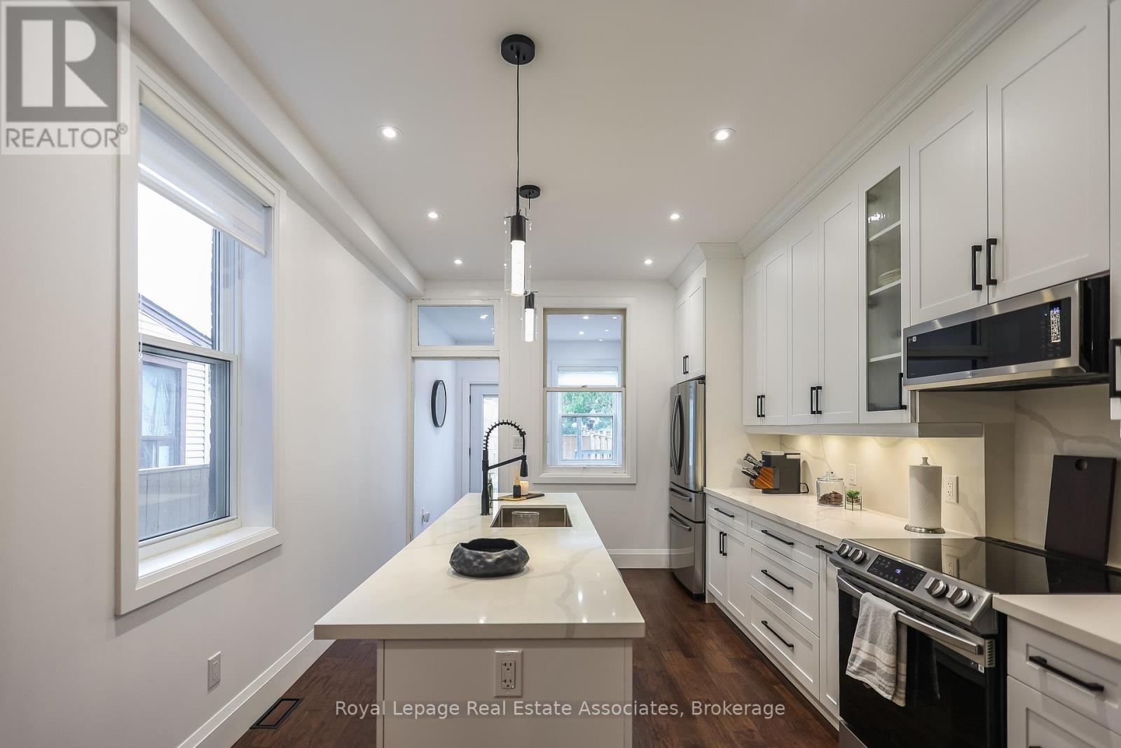 211 John Street N, Hamilton (Beasley), Ontario  L8L 4P4 - Photo 12 - X12490272