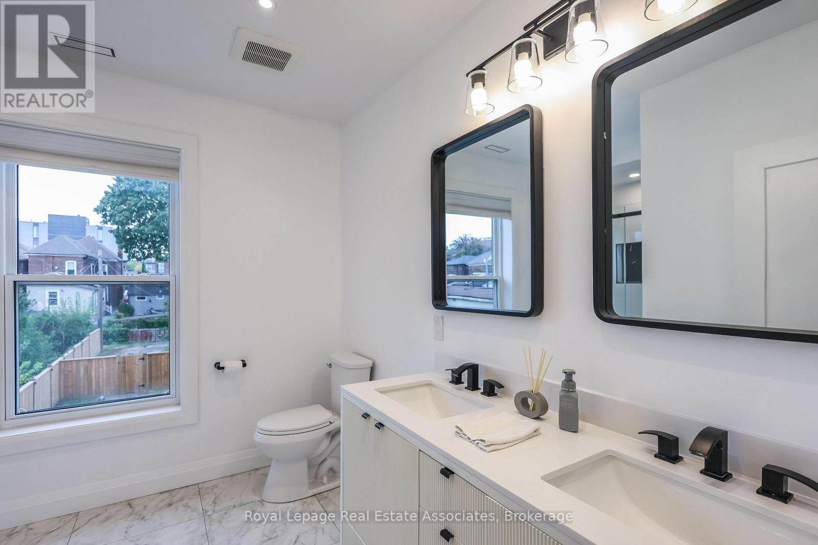 211 John Street N, Hamilton (Beasley), Ontario  L8L 4P4 - Photo 22 - X12490272