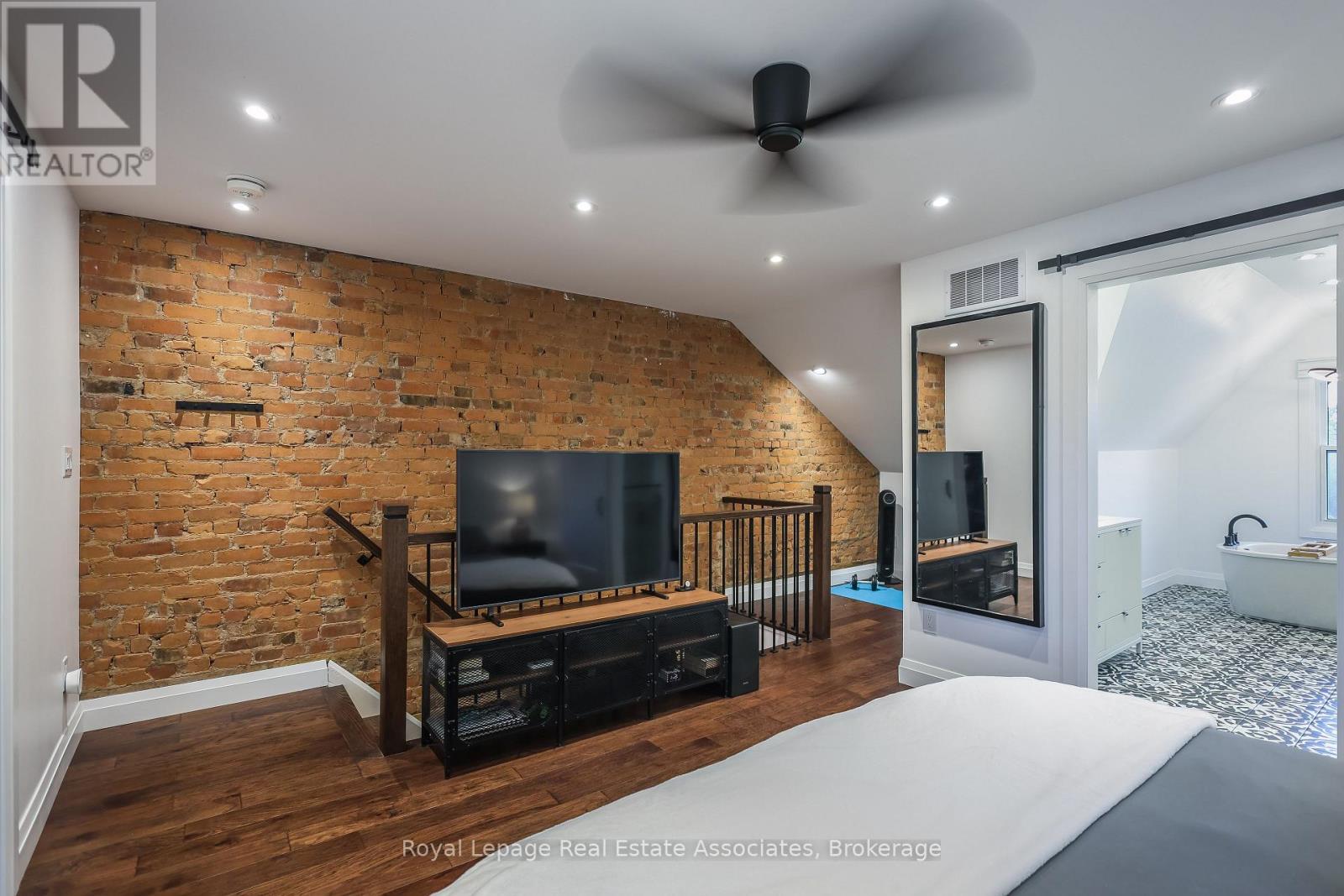 211 John Street N, Hamilton (Beasley), Ontario  L8L 4P4 - Photo 31 - X12490272