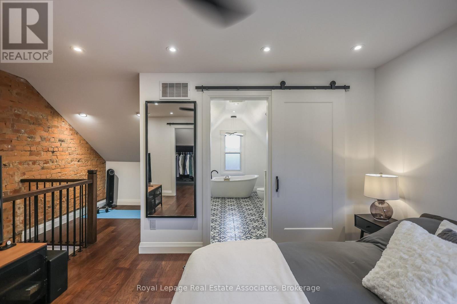 211 John Street N, Hamilton (Beasley), Ontario  L8L 4P4 - Photo 32 - X12490272