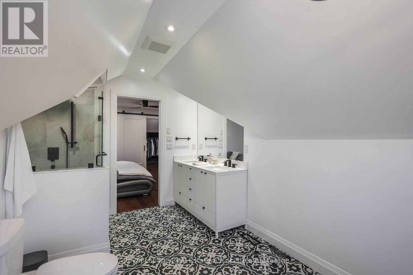 211 John Street N, Hamilton (Beasley), Ontario  L8L 4P4 - Photo 34 - X12490272