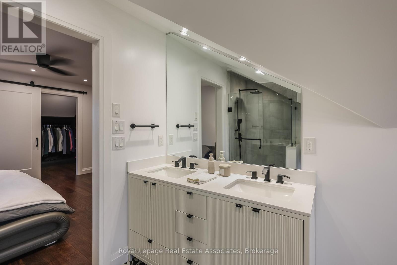 211 John Street N, Hamilton (Beasley), Ontario  L8L 4P4 - Photo 36 - X12490272