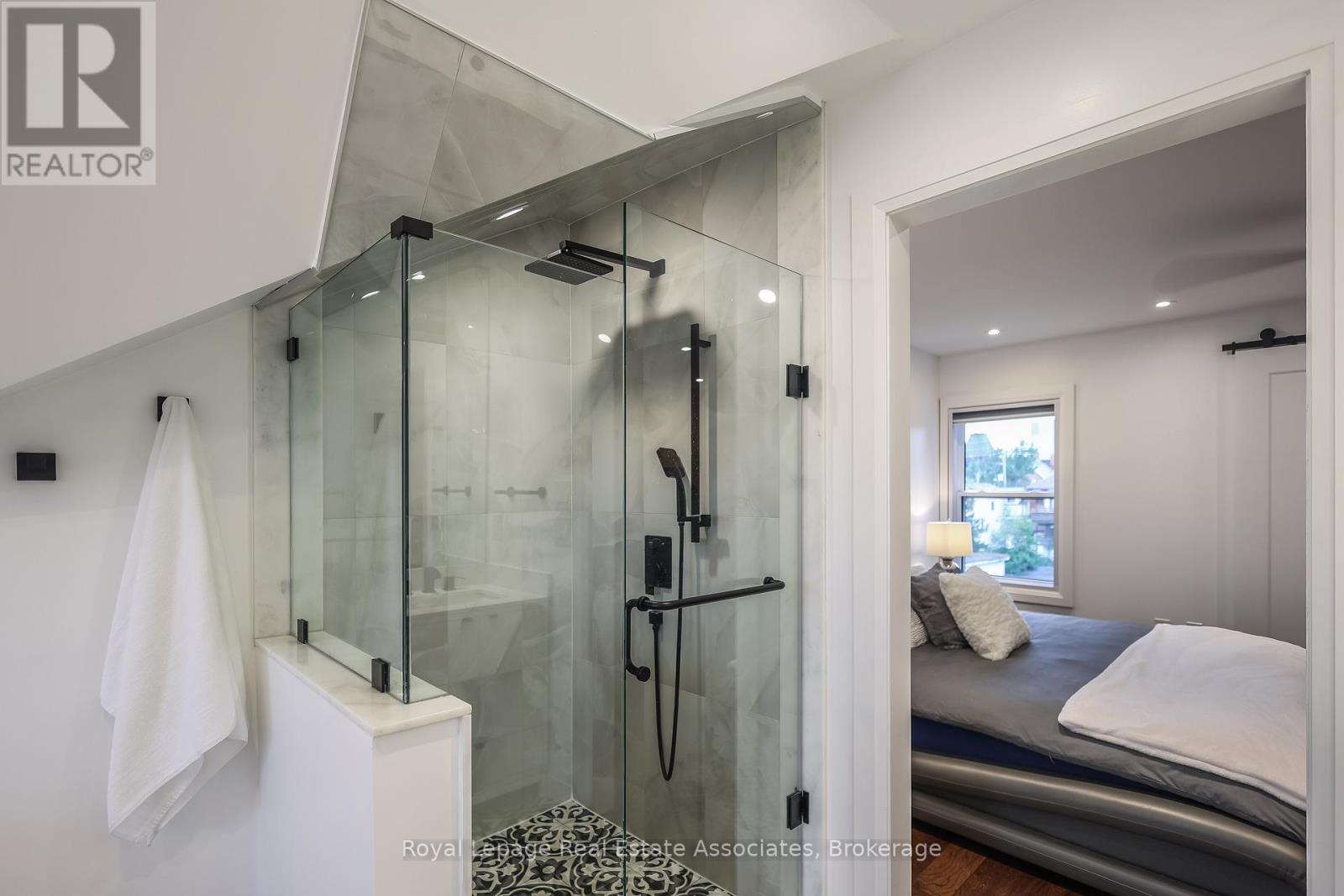 211 John Street N, Hamilton (Beasley), Ontario  L8L 4P4 - Photo 37 - X12490272