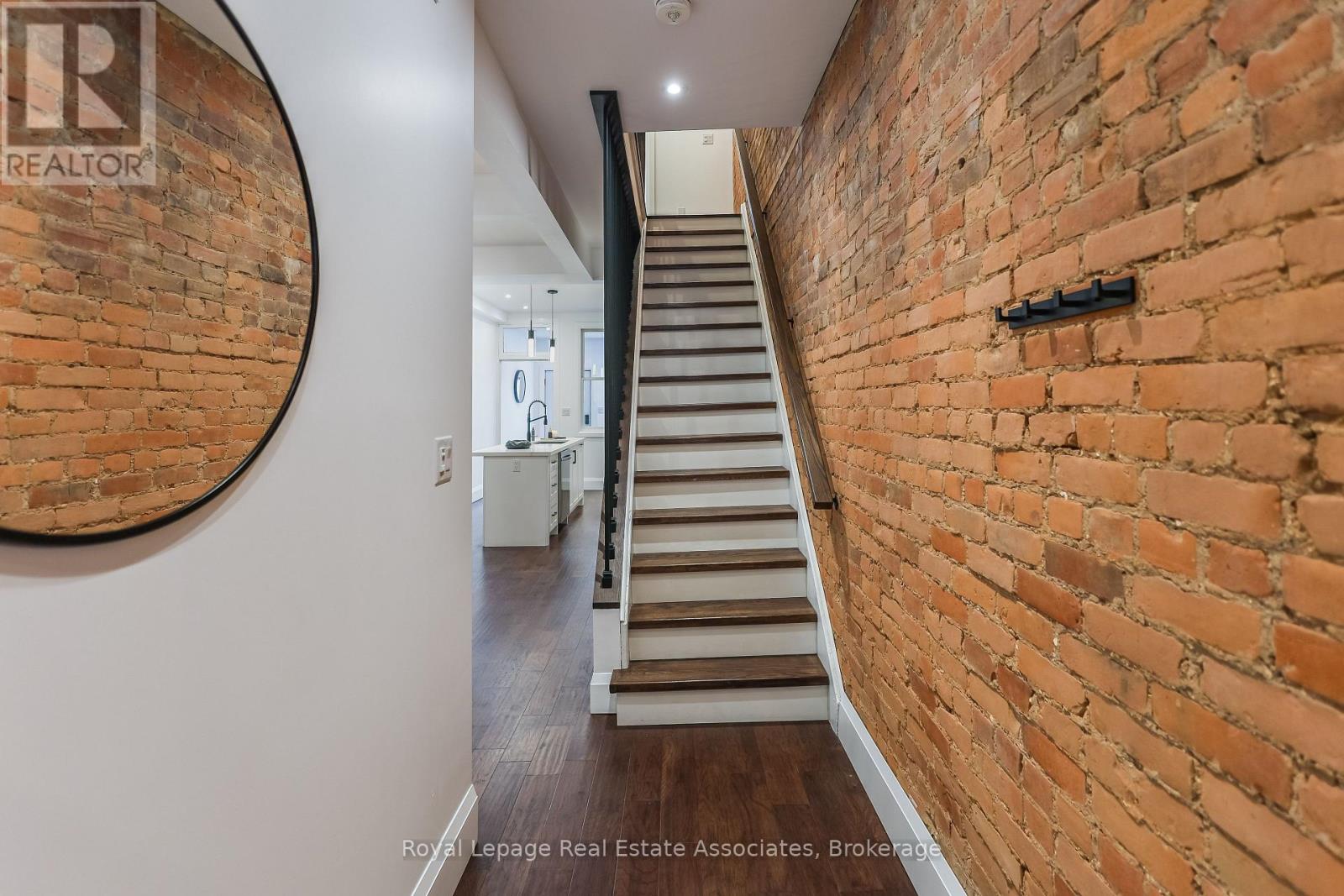 211 John Street N, Hamilton (Beasley), Ontario  L8L 4P4 - Photo 4 - X12490272