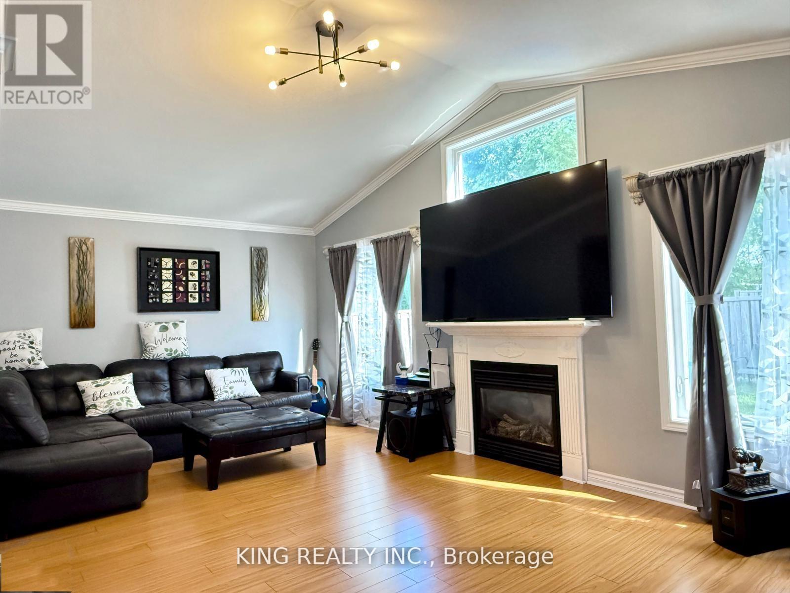 196 Crimson Crescent, London East, Ontario  N5W 6G1 - Photo 2 - X12490416