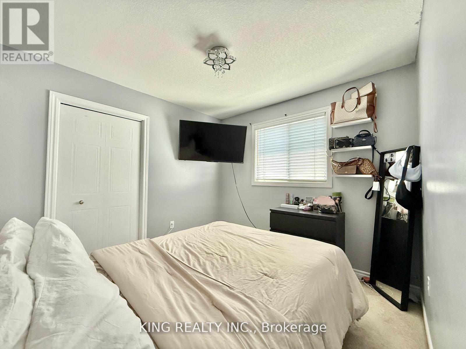 196 Crimson Crescent, London East, Ontario  N5W 6G1 - Photo 4 - X12490416