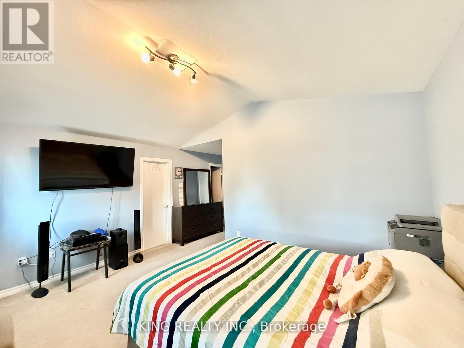 196 Crimson Crescent, London East, Ontario  N5W 6G1 - Photo 7 - X12490416