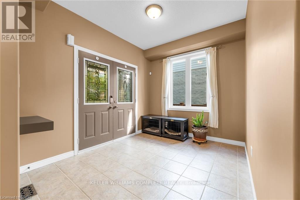 114 Armour Crescent, Hamilton, Ontario  L9K 1R9 - Photo 2 - X12490420