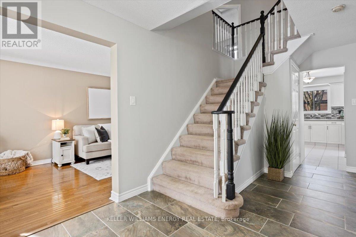 2 Resnik Drive, Clarington, Ontario  L1B 1K5 - Photo 3 - E12376513