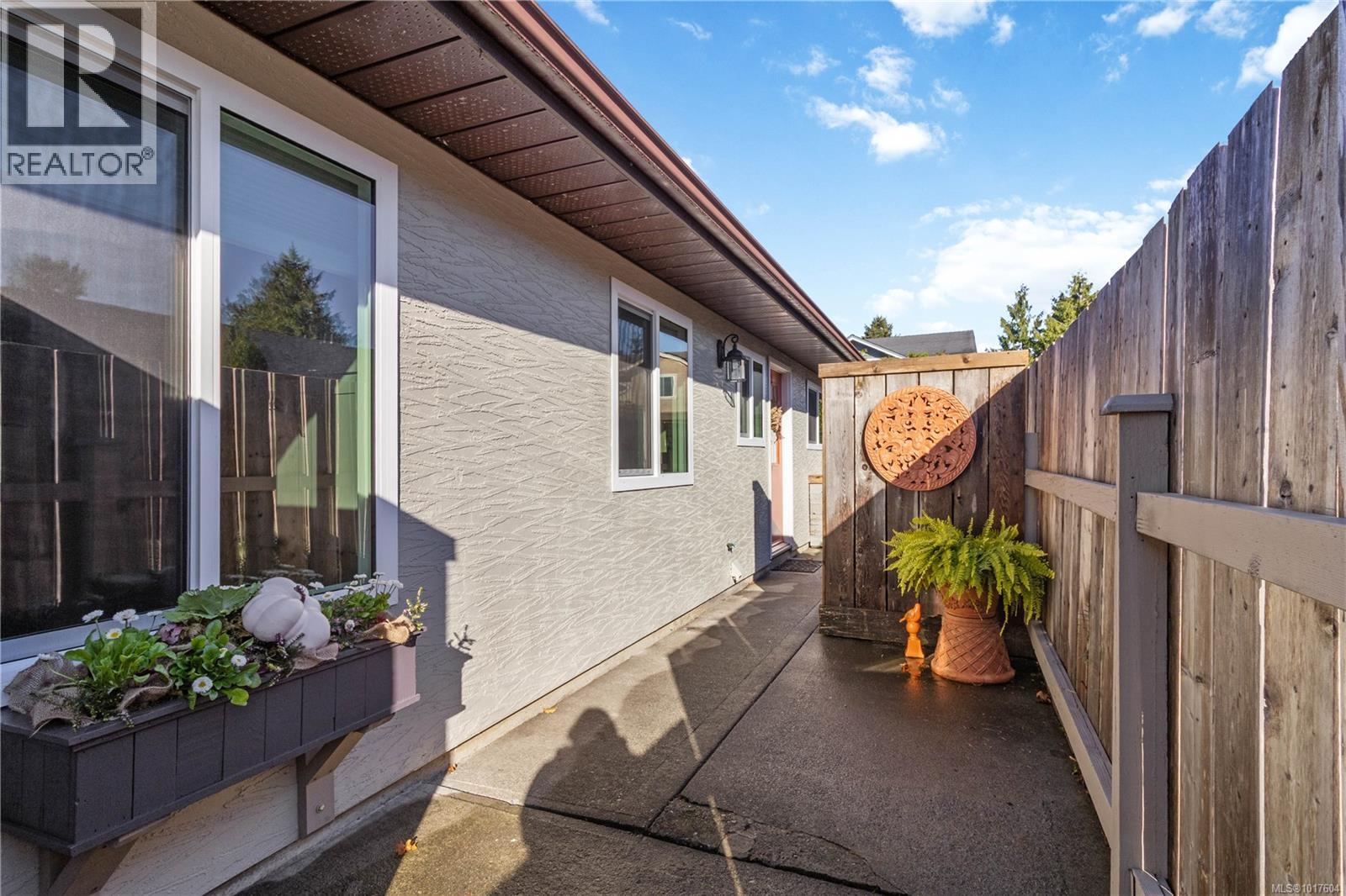 2 2034 Weiler Ave, Sidney, British Columbia  V8L 1R4 - Photo 33 - 1017604