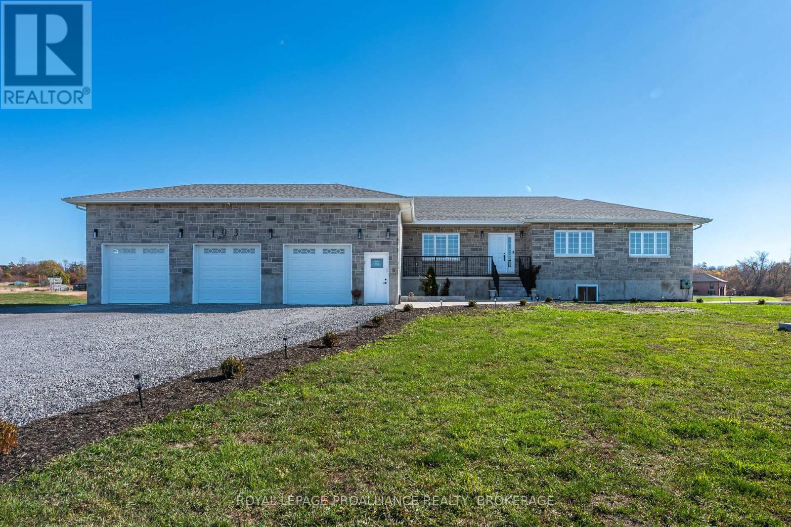 103 Hineman Street, Kingston (City North Of 401), Ontario  K7L 0G2 - Photo 2 - X12490918