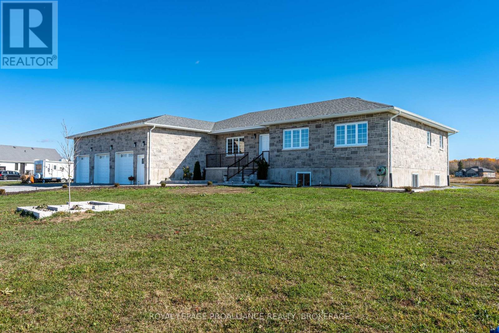 103 Hineman Street, Kingston (City North Of 401), Ontario  K7L 0G2 - Photo 3 - X12490918