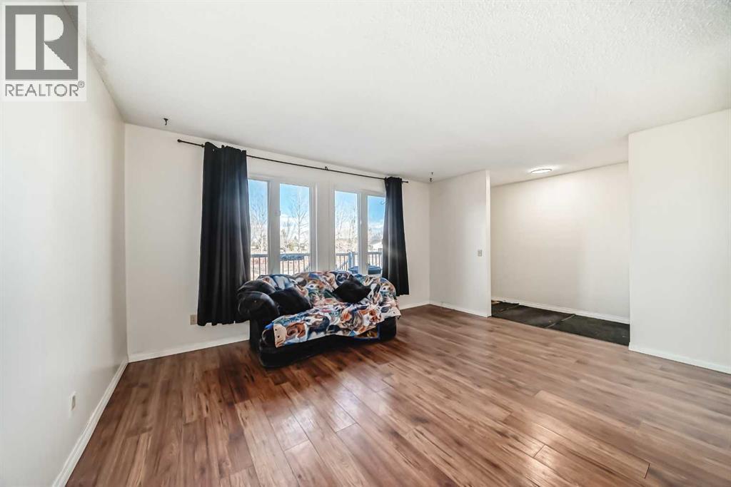 5623 Templehill Road Ne, Calgary, Alberta  T1Y 4C1 - Photo 4 - A2267549