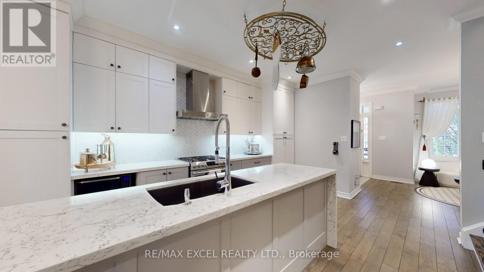 87 The Fairways, Markham, Ontario  L6C 2A7 - Photo 10 - N12489420