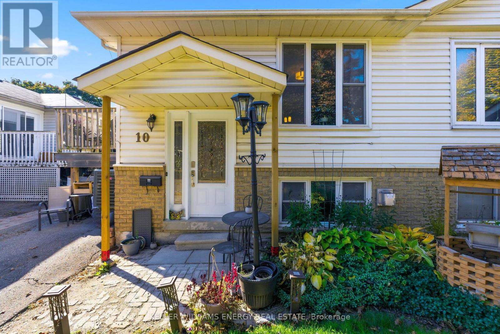 10 Lockhart Gate, Clarington (Bowmanville), Ontario  L1C 4L1 - Photo 2 - E12490964