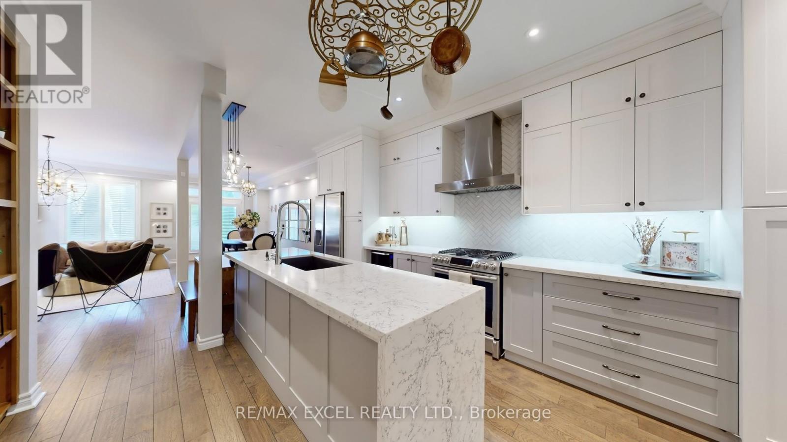 87 The Fairways, Markham, Ontario  L6C 2A7 - Photo 6 - N12489420