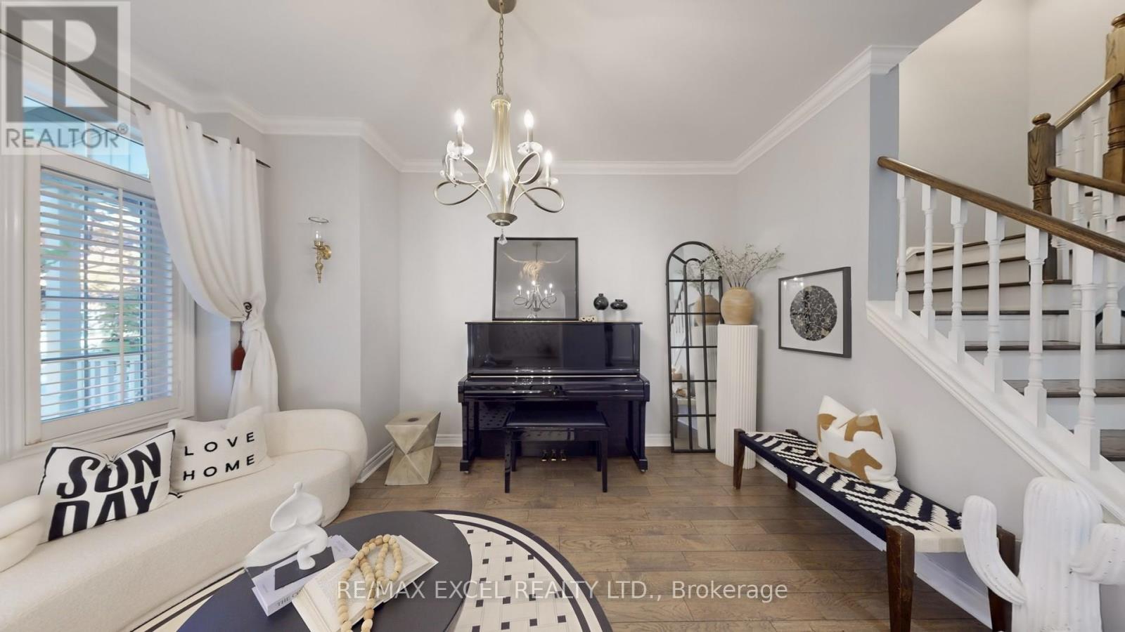 87 The Fairways, Markham, Ontario  L6C 2A7 - Photo 4 - N12489420