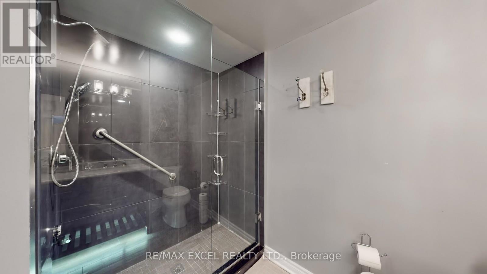 87 The Fairways, Markham, Ontario  L6C 2A7 - Photo 33 - N12489420