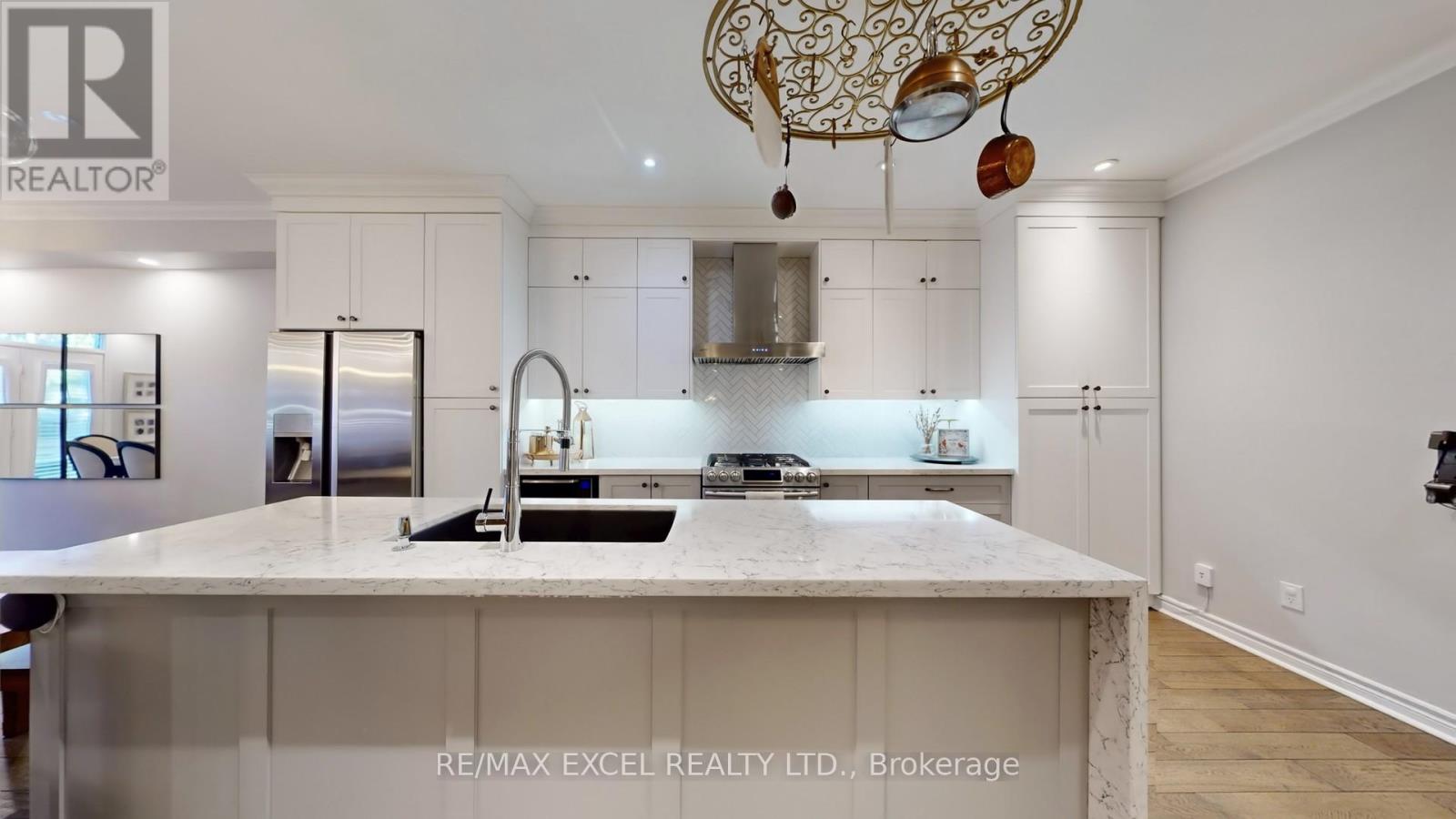 87 The Fairways, Markham, Ontario  L6C 2A7 - Photo 9 - N12489420