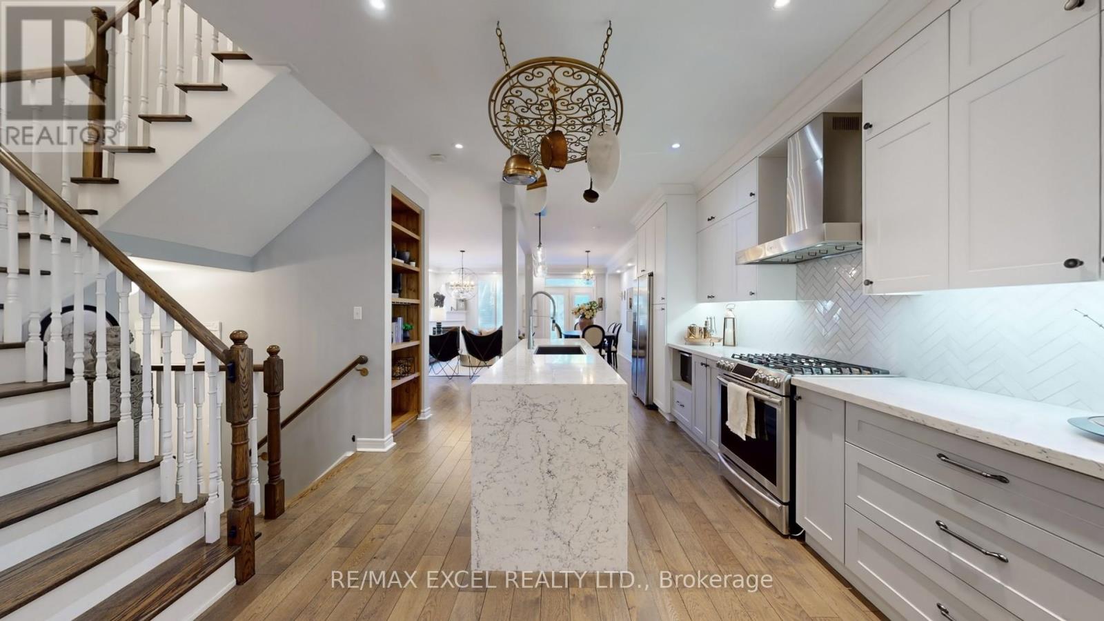 87 The Fairways, Markham, Ontario  L6C 2A7 - Photo 7 - N12489420