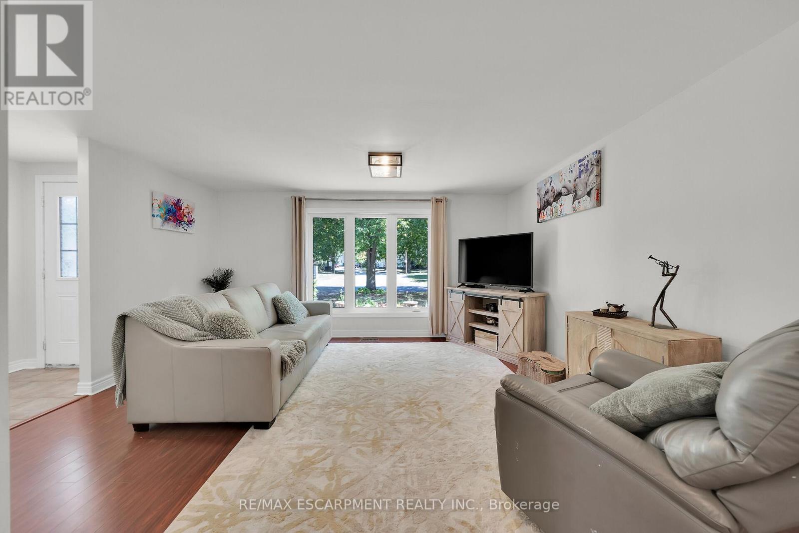 43 Elma Street, St. Catharines, Ontario  L2N 6Z2 - Photo 3 - X12412937