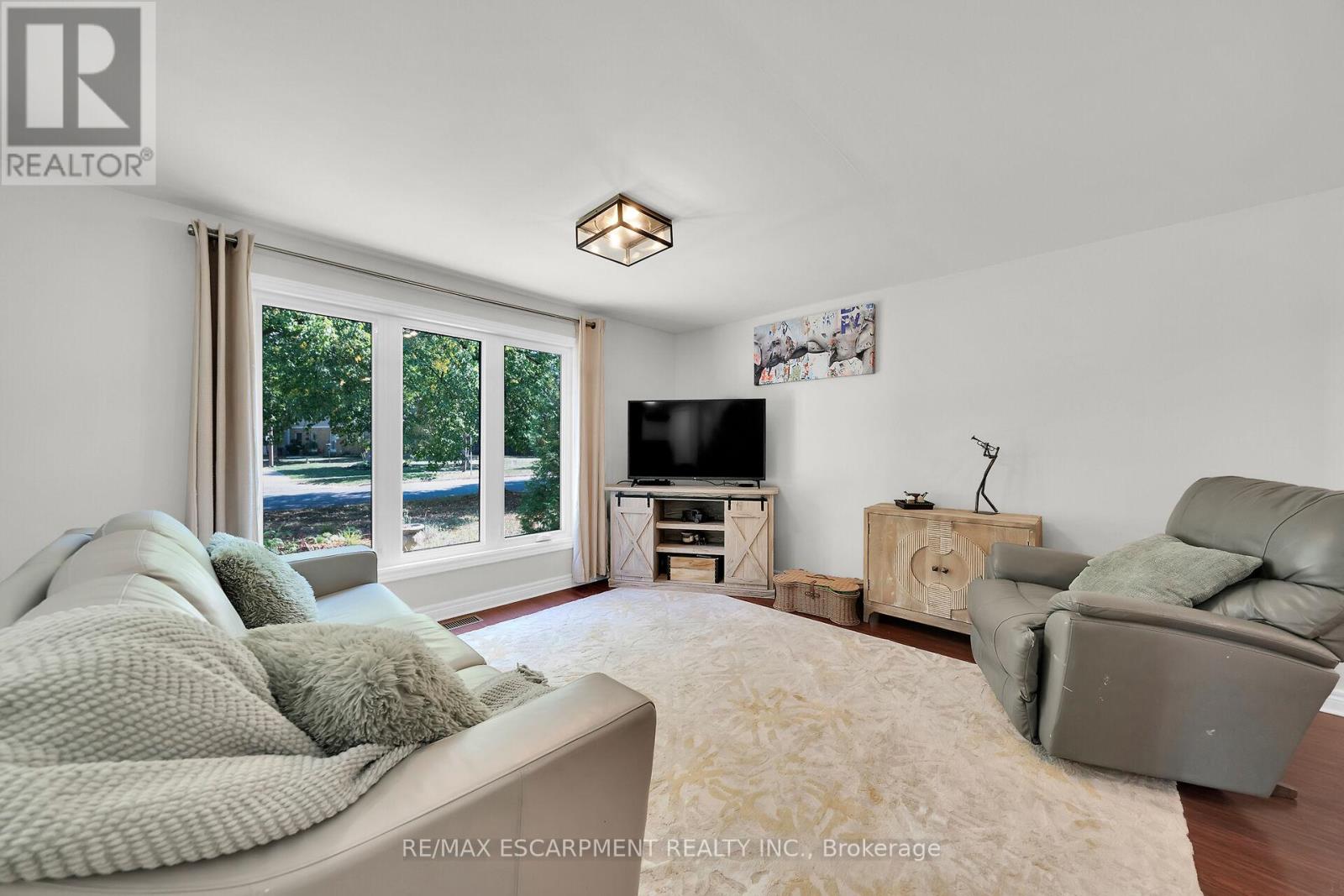 43 Elma Street, St. Catharines, Ontario  L2N 6Z2 - Photo 4 - X12412937