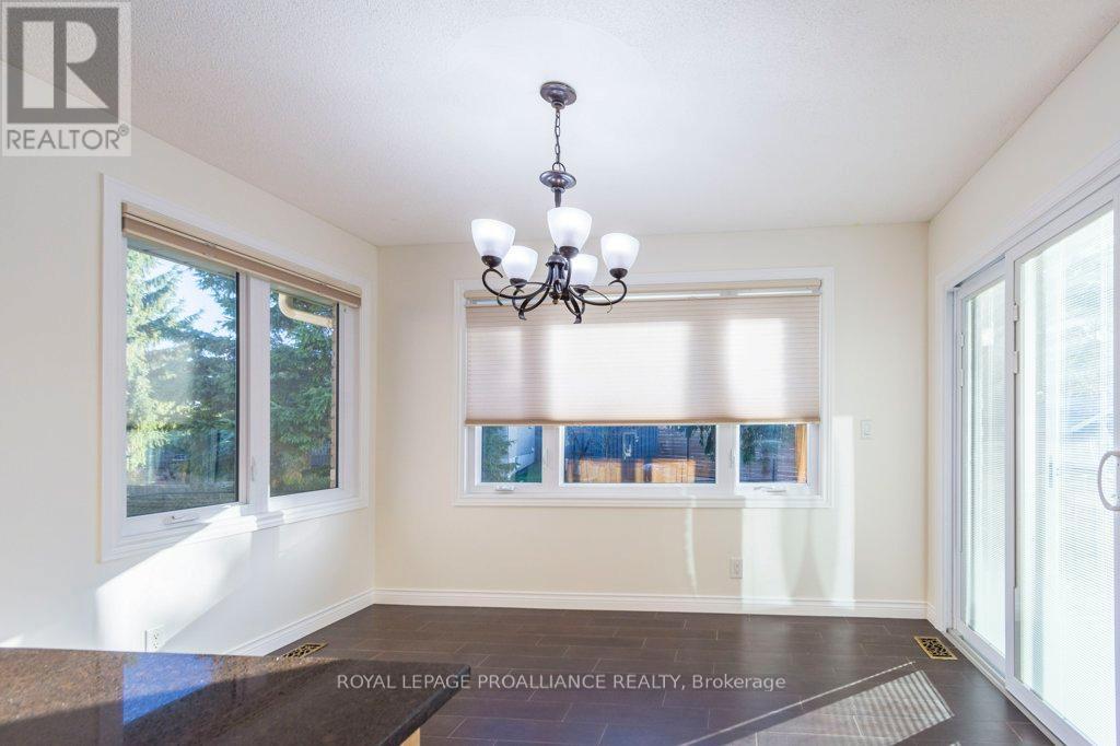 37 Dungannon Drive, Belleville (Belleville Ward), Ontario  K8P 5E7 - Photo 16 - X12491006