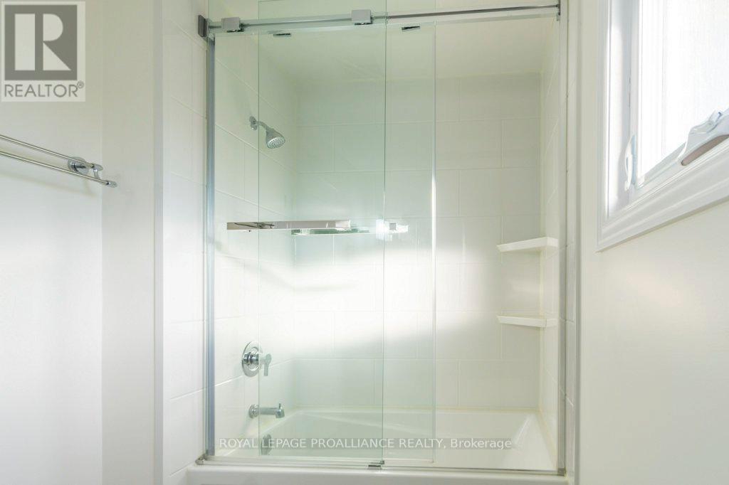 37 Dungannon Drive, Belleville (Belleville Ward), Ontario  K8P 5E7 - Photo 30 - X12491006