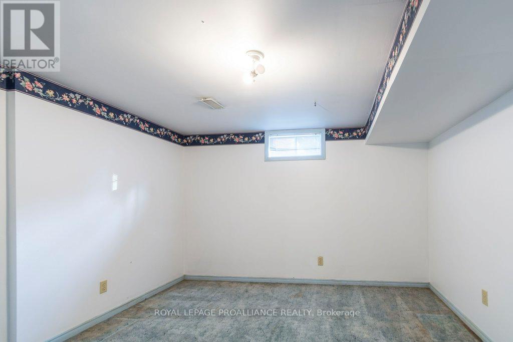 37 Dungannon Drive, Belleville (Belleville Ward), Ontario  K8P 5E7 - Photo 36 - X12491006