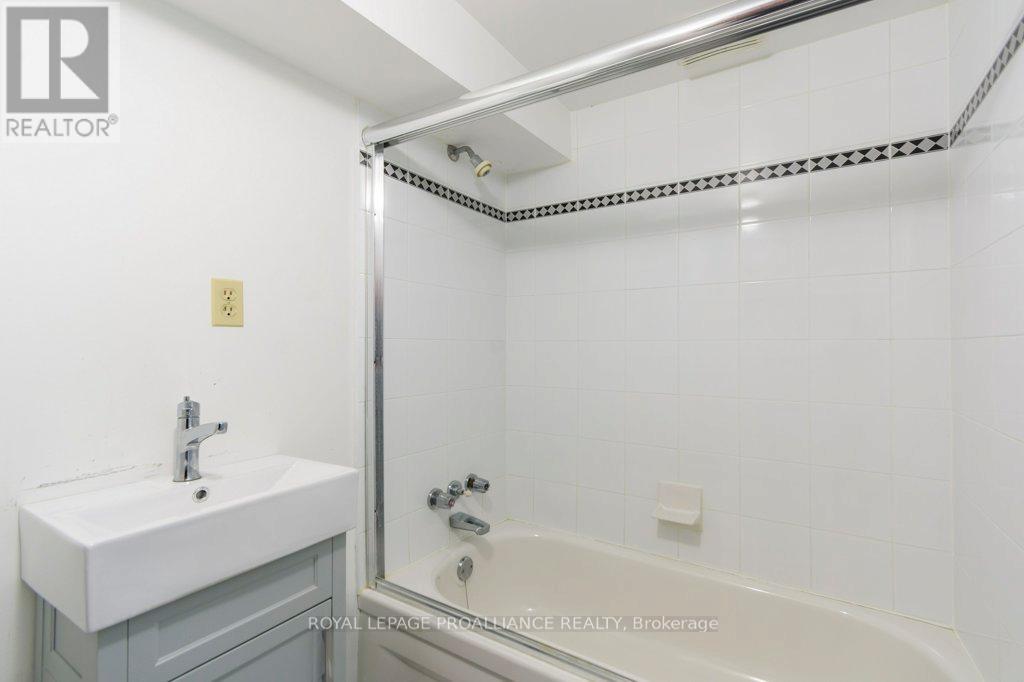 37 Dungannon Drive, Belleville (Belleville Ward), Ontario  K8P 5E7 - Photo 37 - X12491006