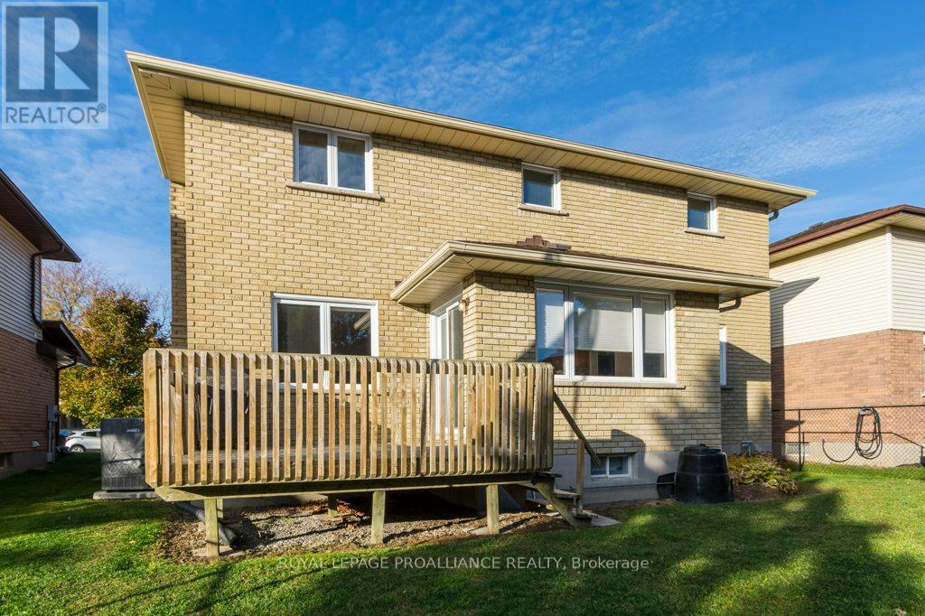 37 Dungannon Drive, Belleville (Belleville Ward), Ontario  K8P 5E7 - Photo 39 - X12491006