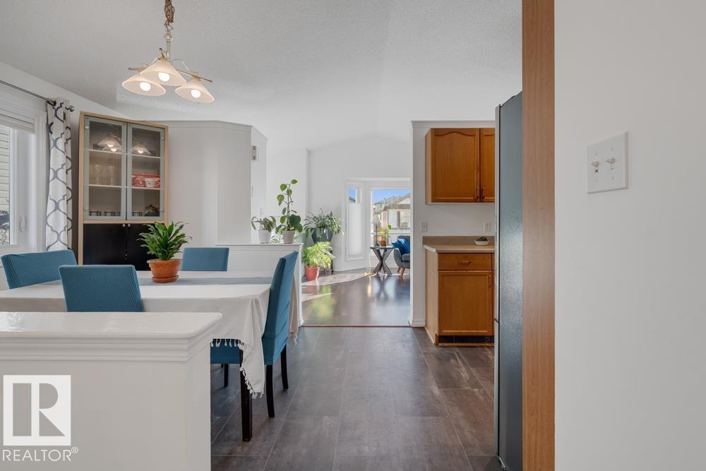 3020 32 Av Nw, Edmonton, Alberta  T6T 1X1 - Photo 11 - E4463999