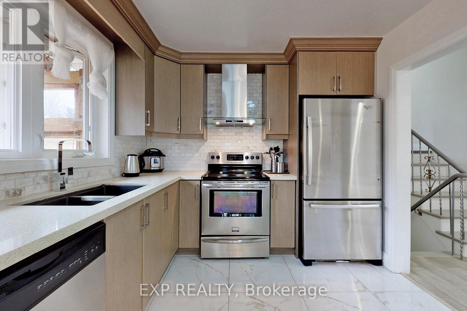 9 Silverview Drive, Toronto, Ontario  M2M 2B2 - Photo 14 - C12490456