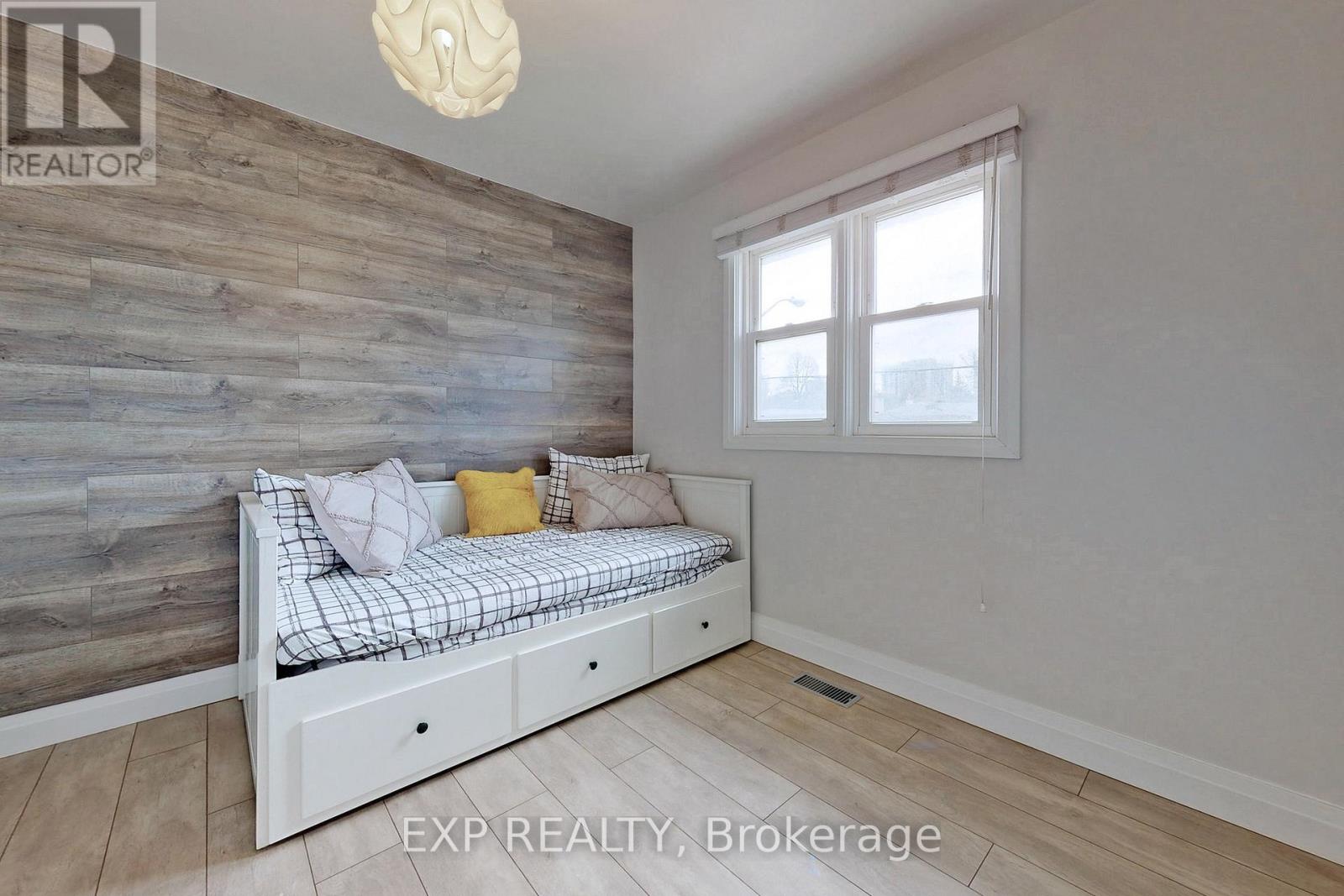 9 Silverview Drive, Toronto, Ontario  M2M 2B2 - Photo 24 - C12490456