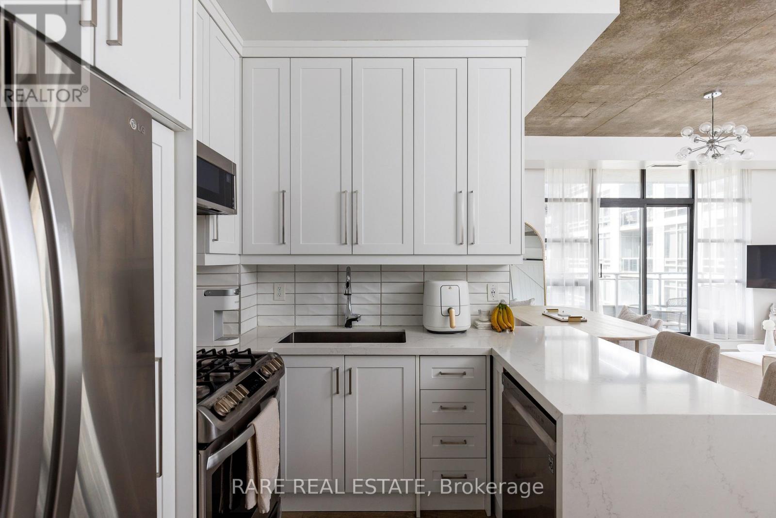 609 - 23 Brant Street, Toronto, Ontario  M5V 2L5 - Photo 17 - C12490632