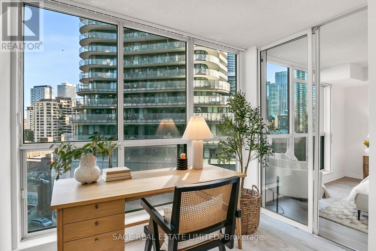 912 - 24 Wellesley Street W, Toronto (Bay Street Corridor), Ontario  M4Y 2X6 - Photo 15 - C12490712