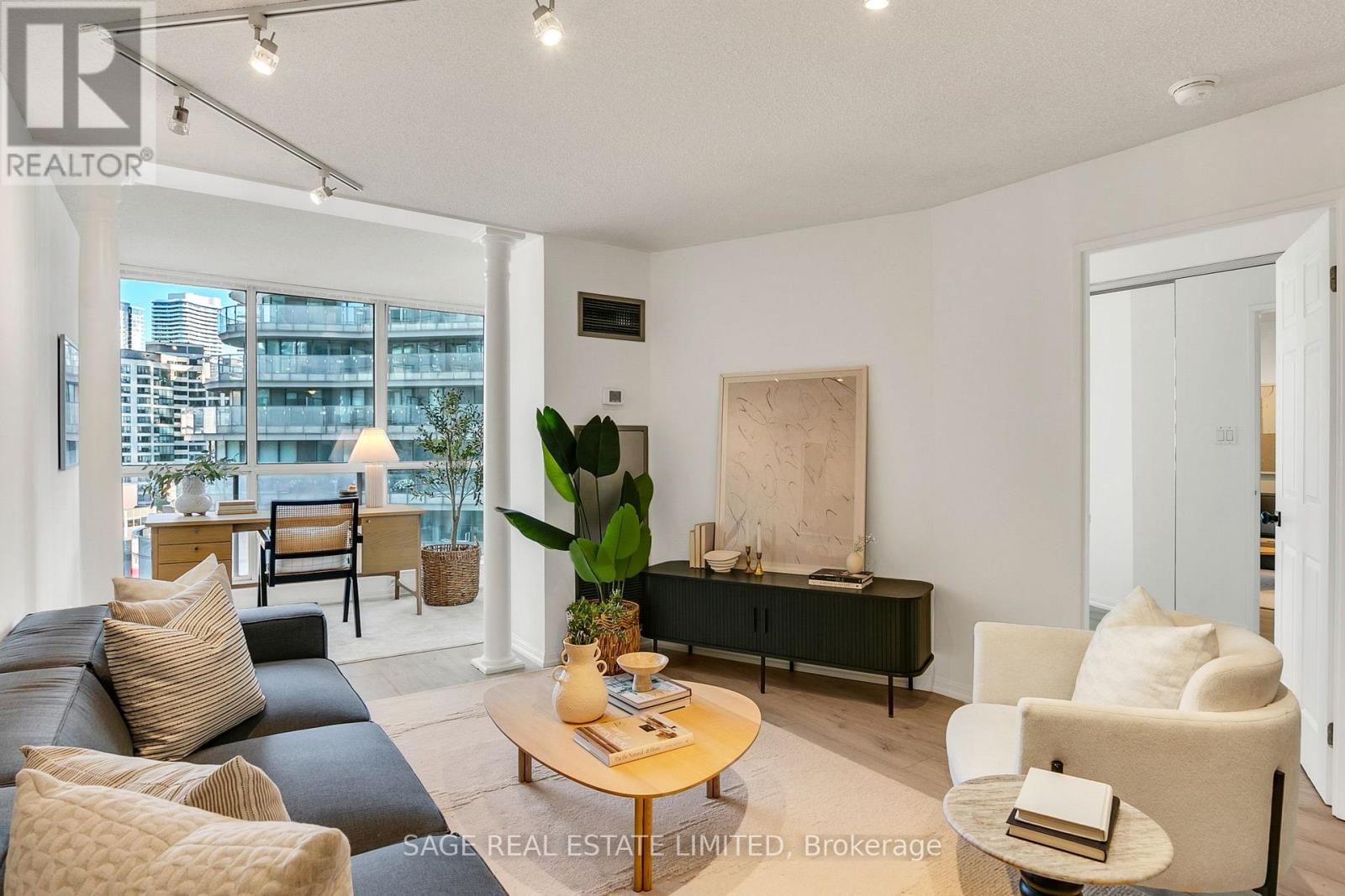 912 - 24 Wellesley Street W, Toronto (Bay Street Corridor), Ontario  M4Y 2X6 - Photo 2 - C12490712