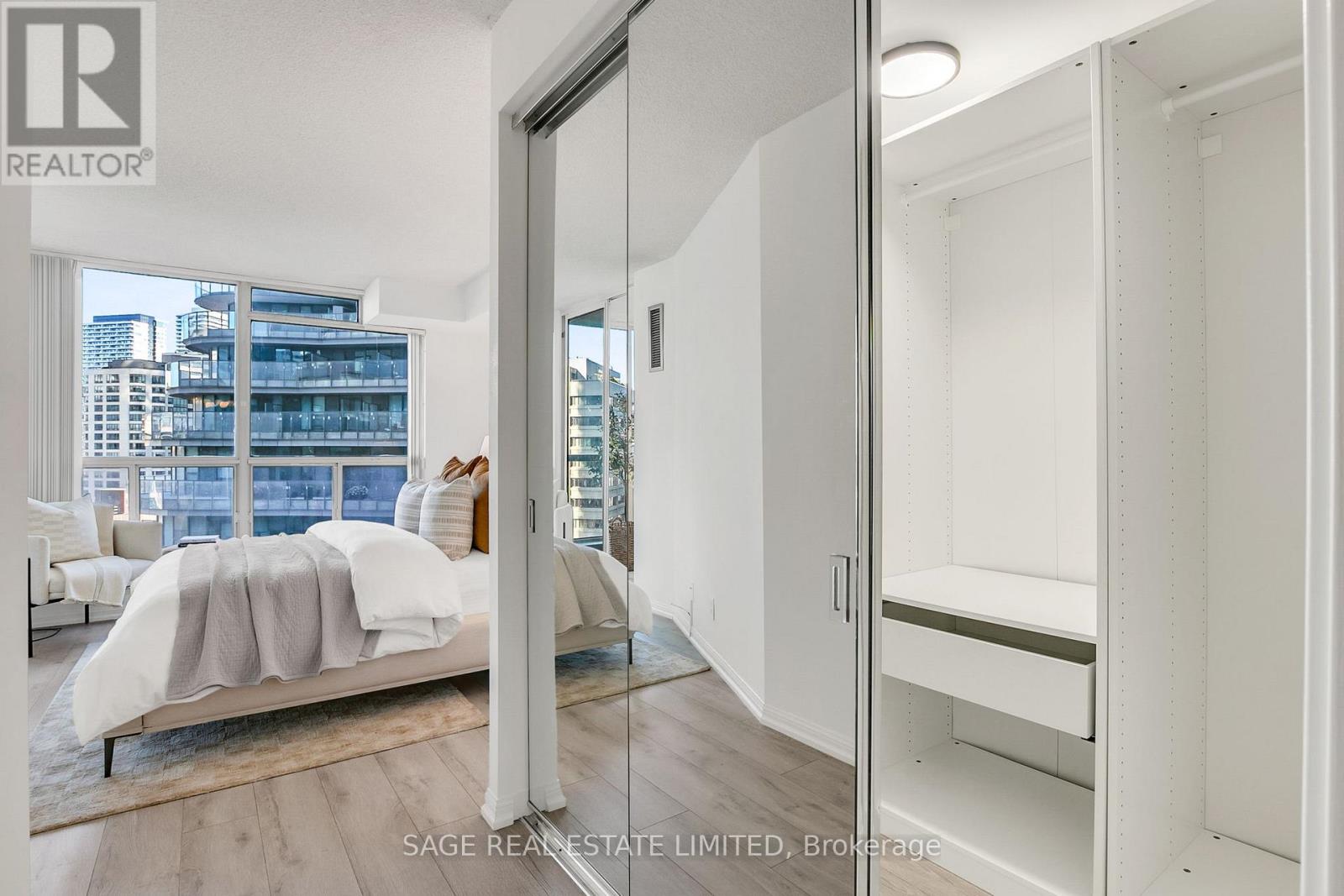 912 - 24 Wellesley Street W, Toronto (Bay Street Corridor), Ontario  M4Y 2X6 - Photo 21 - C12490712