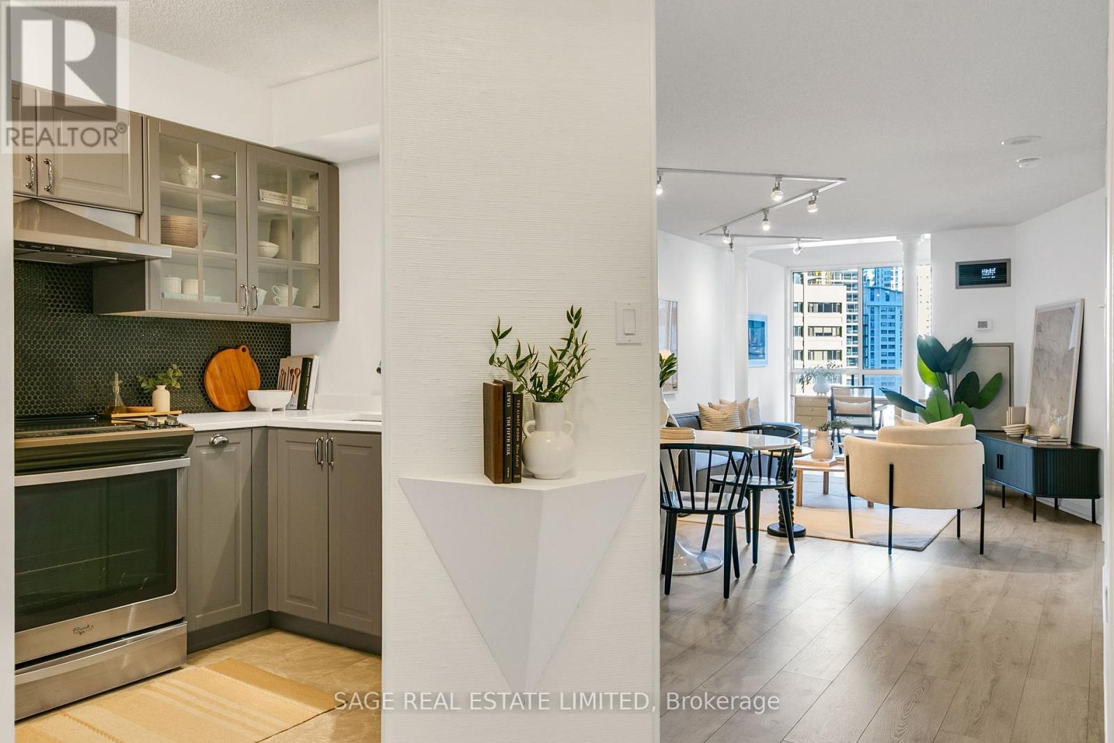 912 - 24 Wellesley Street W, Toronto (Bay Street Corridor), Ontario  M4Y 2X6 - Photo 4 - C12490712