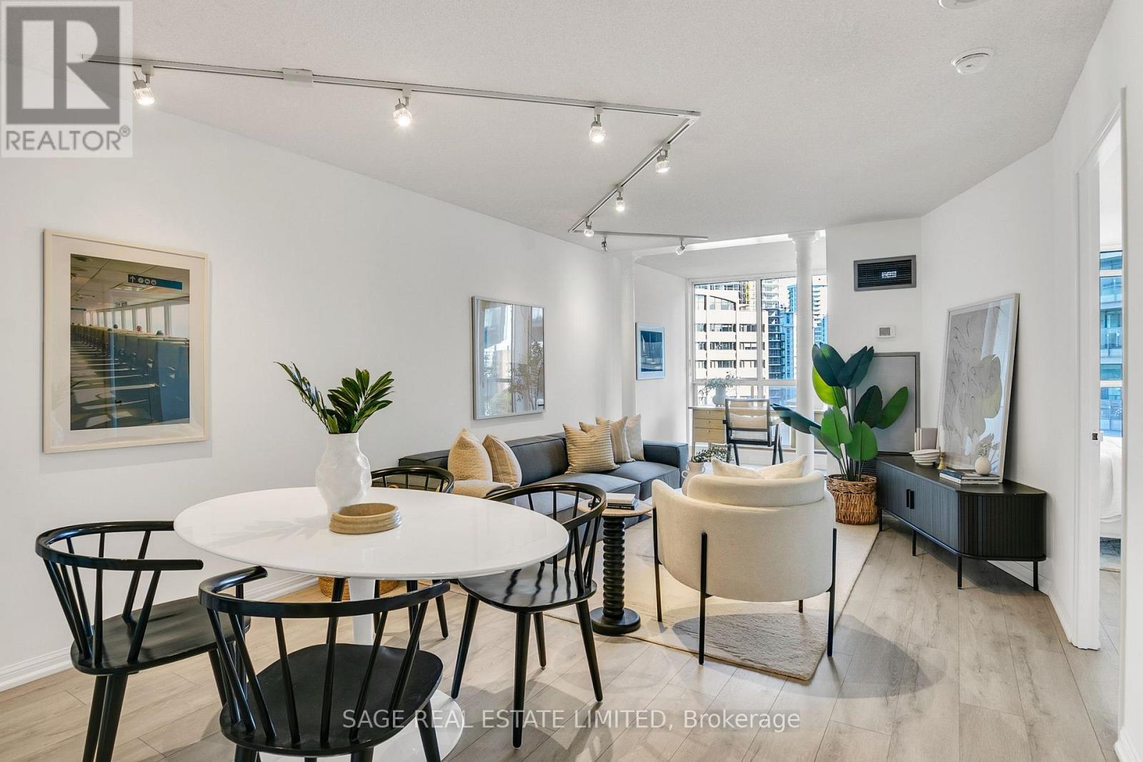 912 - 24 Wellesley Street W, Toronto (Bay Street Corridor), Ontario  M4Y 2X6 - Photo 9 - C12490712