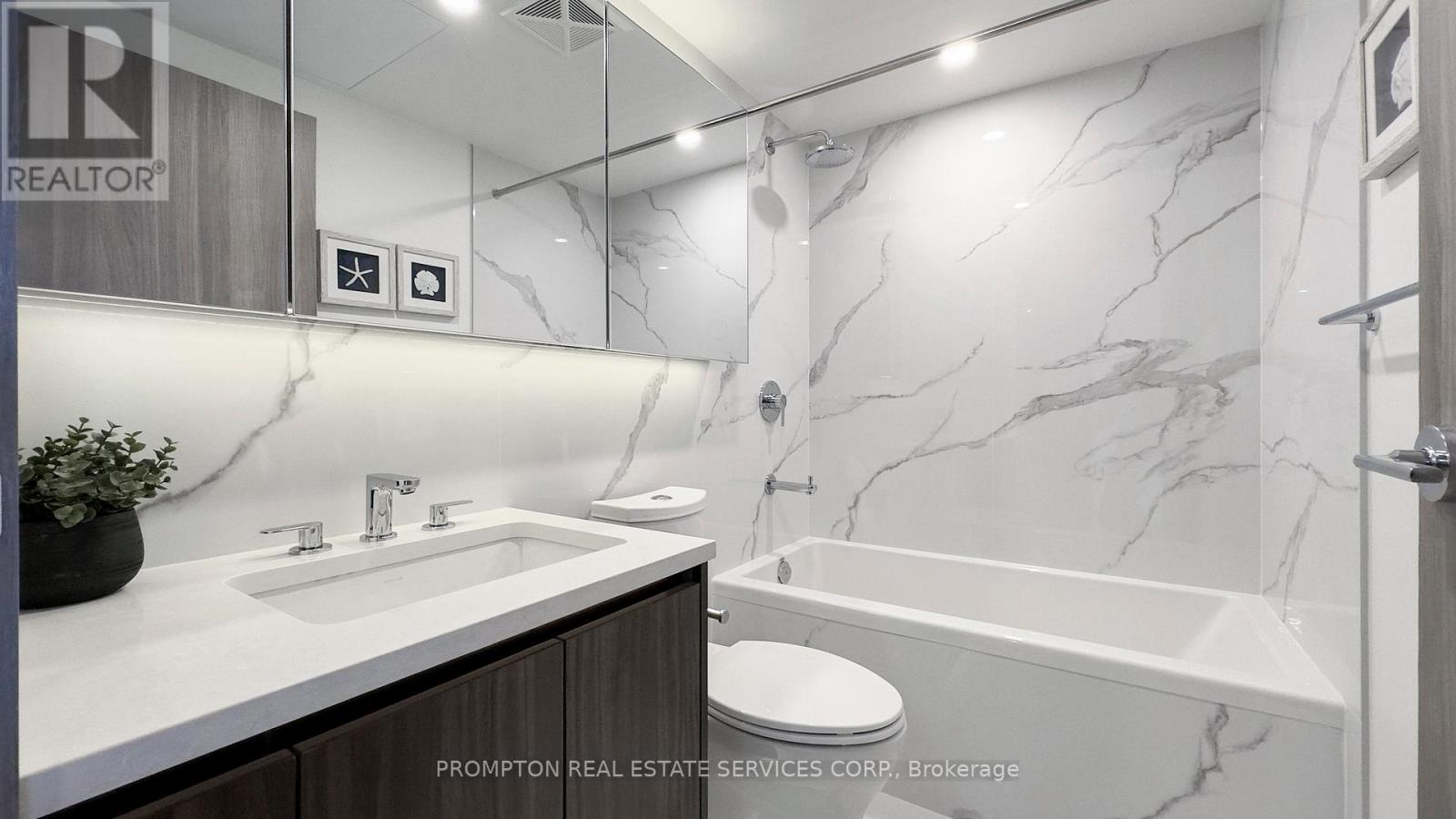 4903 - 3 Concord Cityplace Way, Toronto, Ontario  M5V 0X4 - Photo 11 - C12490740