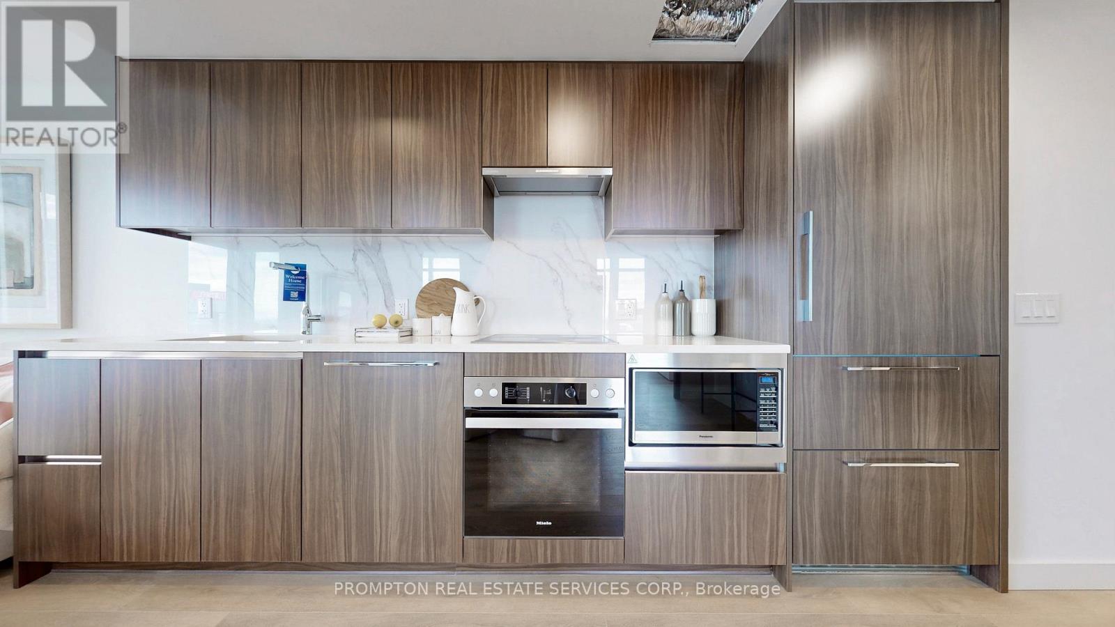 4903 - 3 Concord Cityplace Way, Toronto, Ontario  M5V 0X4 - Photo 8 - C12490740