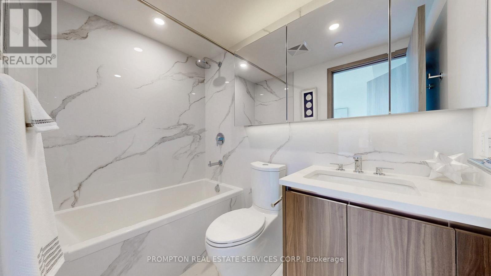 4903 - 3 Concord Cityplace Way, Toronto, Ontario  M5V 0X4 - Photo 9 - C12490740