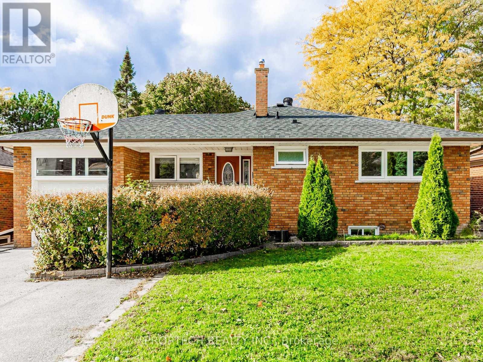 16 SHAUNAVON HEIGHTS CRESCENT, Toronto, Ontario