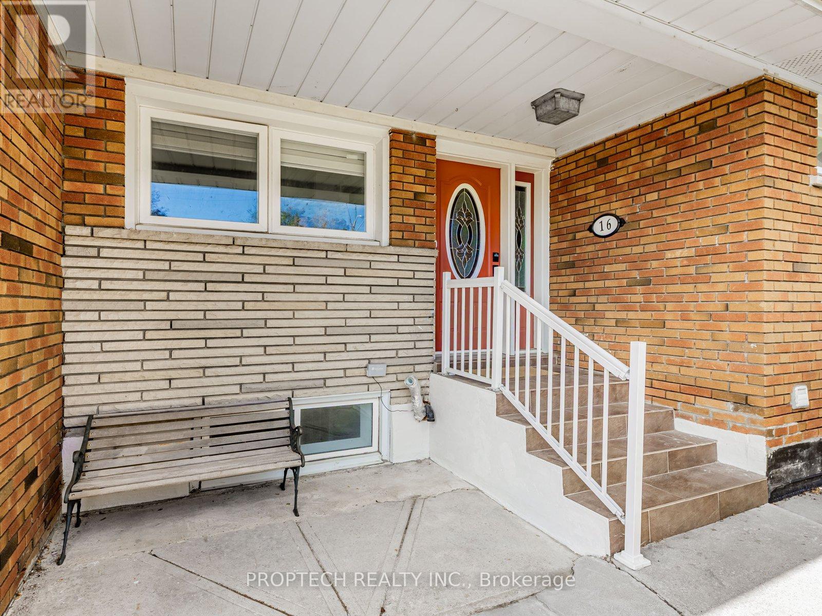 16 Shaunavon Heights Crescent, Toronto, Ontario  M3A 2P4 - Photo 3 - C12490758