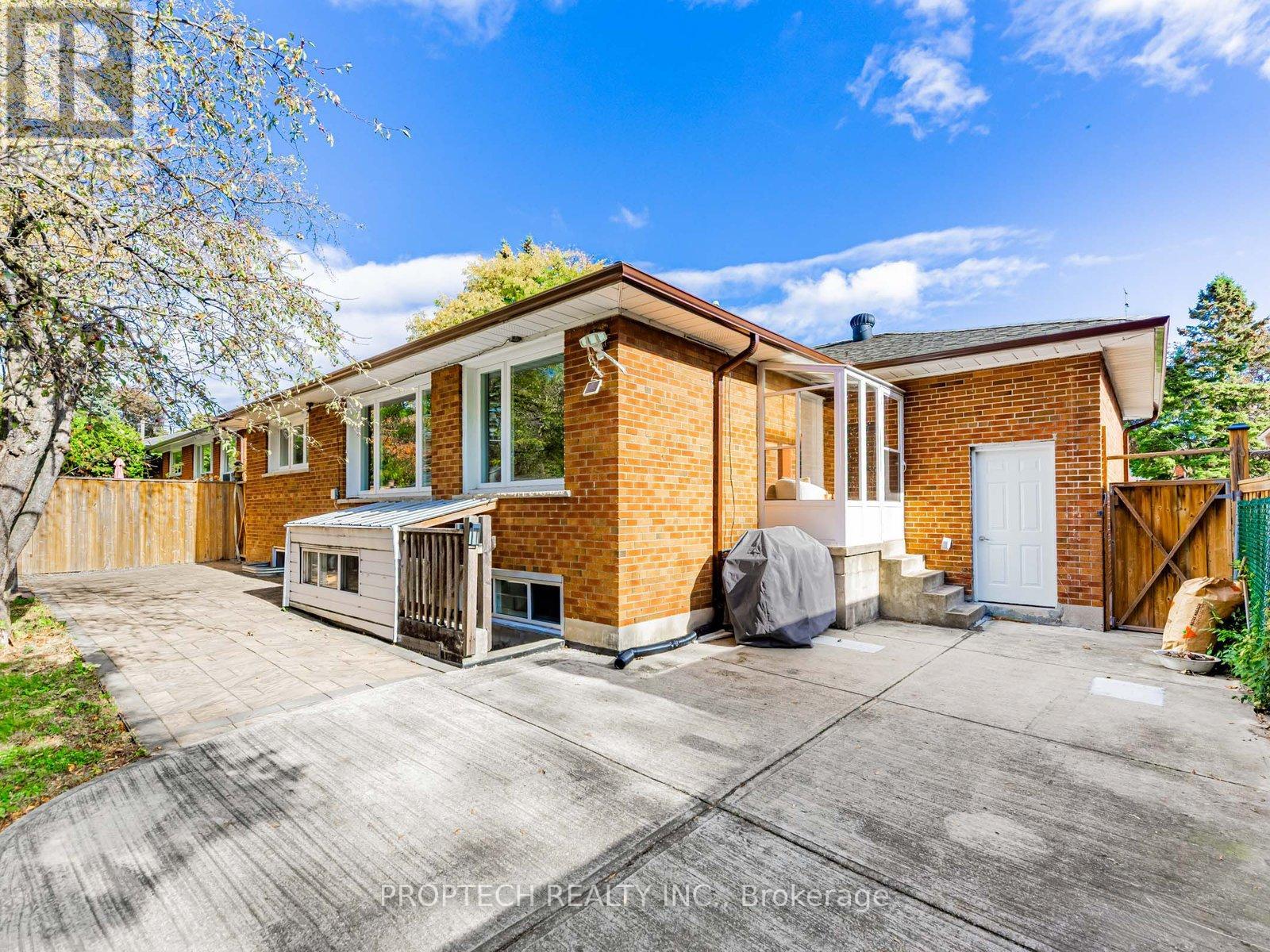 16 Shaunavon Heights Crescent, Toronto, Ontario  M3A 2P4 - Photo 33 - C12490758