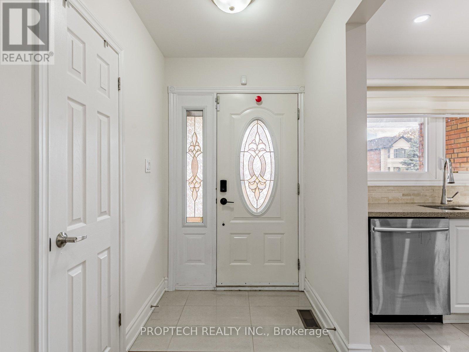 16 Shaunavon Heights Crescent, Toronto, Ontario  M3A 2P4 - Photo 4 - C12490758