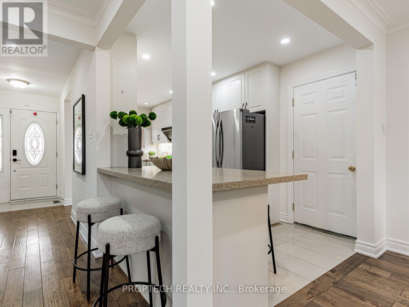 16 Shaunavon Heights Crescent, Toronto, Ontario  M3A 2P4 - Photo 5 - C12490758