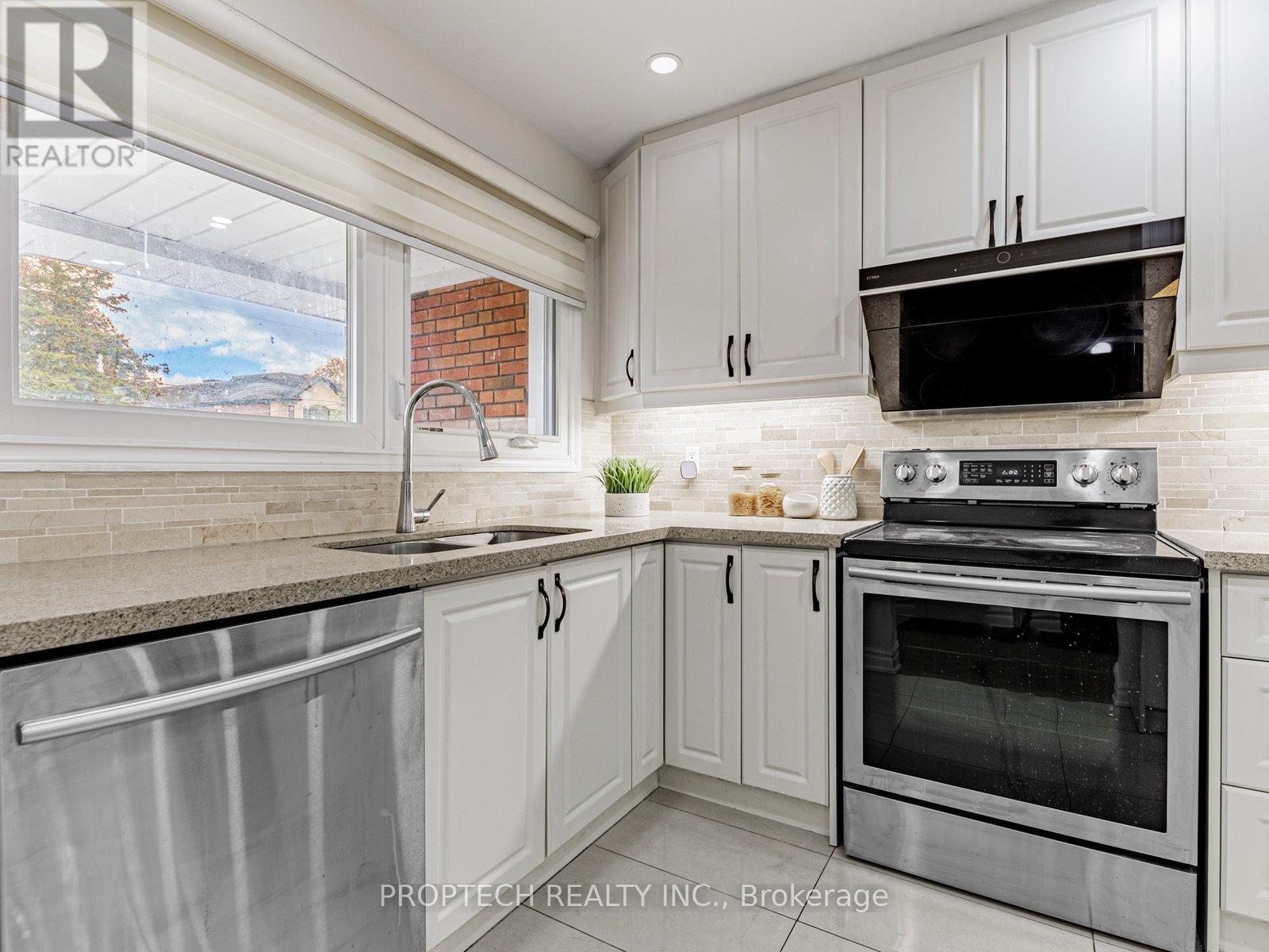 16 Shaunavon Heights Crescent, Toronto, Ontario  M3A 2P4 - Photo 6 - C12490758