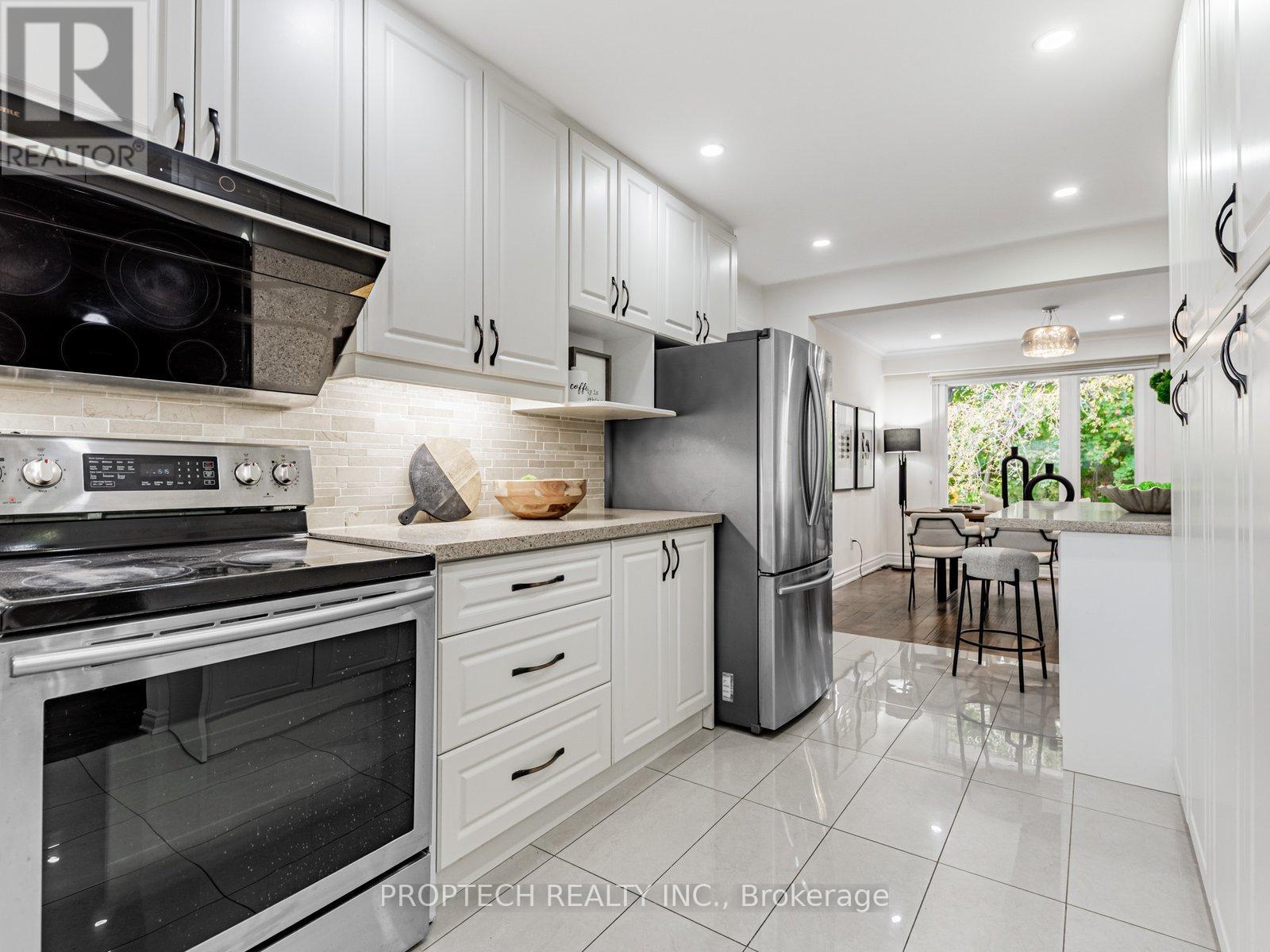 16 Shaunavon Heights Crescent, Toronto, Ontario  M3A 2P4 - Photo 7 - C12490758